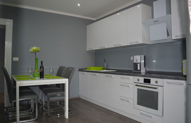 Green-beautiful Modern Apt. With Balcony & Garden - Foto 6