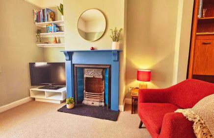 St Pauls Terrace - 2 bed house nr Train Station - Photo 3