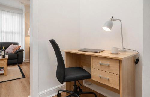3BR Home Near Liverpool Free Parking Sleeps 5 - Foto 9