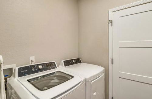 Hot Tub and Outdoor Living Relaxing Show Low Cabin - Foto 19