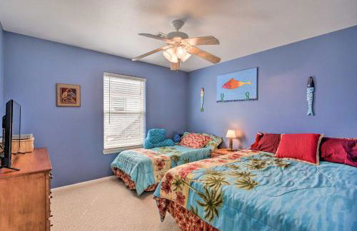 Unwind Poolside, Walk to Beach! Galveston Retreat - Foto 13