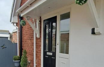 Rosie House 3 bedroom House in Sandbach with Parking - Photo 2