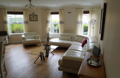 Central Woking - Photo 8