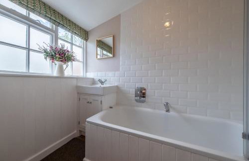 Brimming with Medieval charm - Weavers Cottage - Foto 23