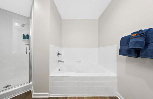 The Turquoise Lounge - Chic 2BR Beach view Pool, Sauna - Foto 44