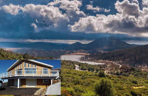 A LIVING CANVAS Amazing Lake View Custom Home - Foto 1