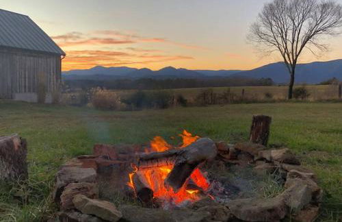 Huge Farmhouse with Heated Pool for Vacations and Retreats - Foto 32