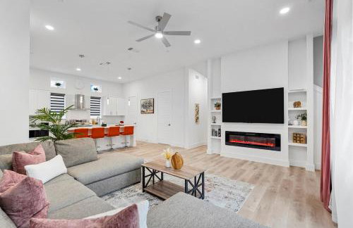 Modern 2BR l Pet-Friendly l Private Baths - Foto 11