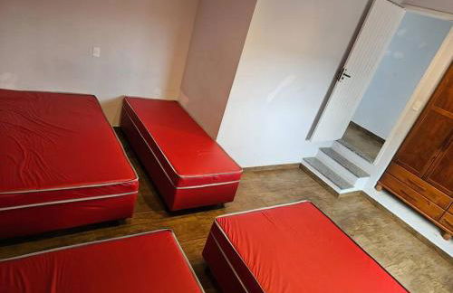 Belíssima Casa a Beira Mar com Piscina Aquecida Cobrado a Parte, 5 Quartos com Ar Condicionado, Amplo Salão de Jogos com Mesas de Bilhar e Pebolim, Amplo Espaço Externo com Churrasqueira em Deck Gourmet Coberto frente a Piscina,Tudo isso á Beira Mar - Photo 35