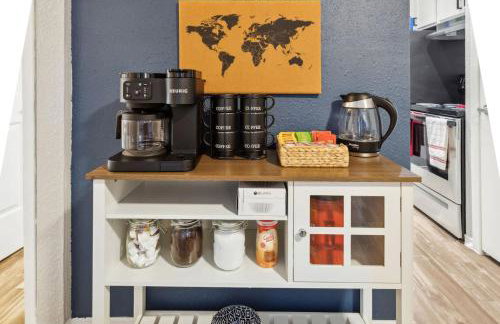 AT and T is steps away 2BD unit - Foto 22