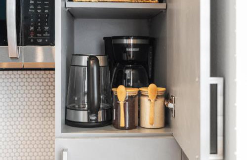 New suite with full Kitchen and Livingroom Dallas - Photo 23