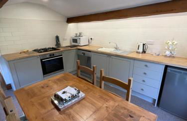 Pear Tree House 2 bed apartment - Photo 12