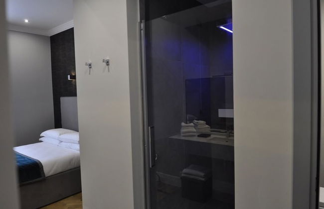 Place 24 Suites & Wellness - Photo 9