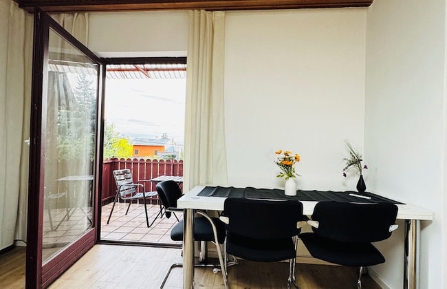 Cozy 3BR Apt with Garden Sleeps 10 - Foto 39
