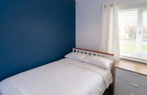 3 Bed House - Sleeps 6 - Parking - Pets - Garden - Foto 4