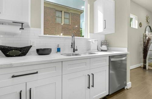 Gray Lux Hse 3BR 3 and half Ba MedCenter DownTWN HotTub - Photo 26