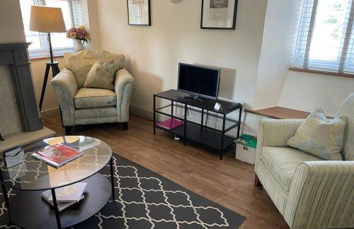 Lovely 2 Bed Victorian Cottage, Denford NN14 - Photo 13