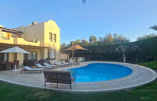 Villa Sleeps 6 With Heated Pool & Garden - Foto 17