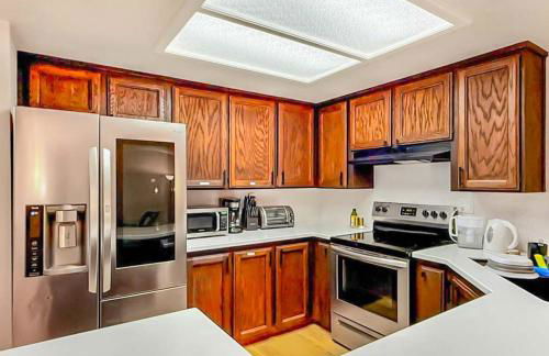 Spacious 4BR Family Home Free Parking, Fast WiFi, Near Galleria & Fountains - Foto 7