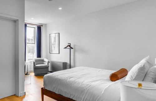 DTWN Bangor, Historic Hotel, Coffee Shop in building, Room # 105 - Foto 1