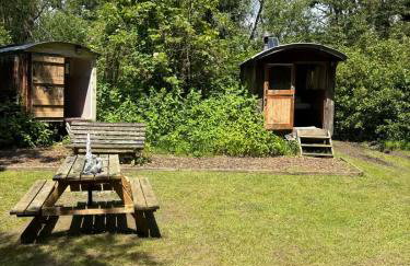 Otter Camp Private Riverside Glamping with Hot Tub - Foto 42