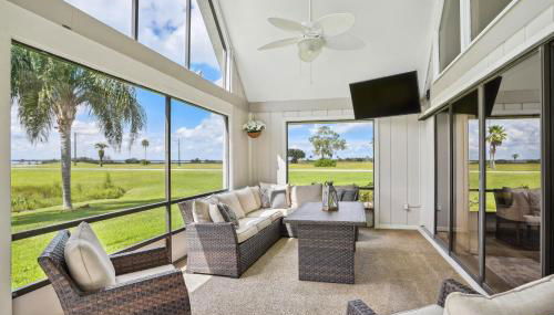 Luxurious Florida Home with Pool and Canal Access - Foto 2