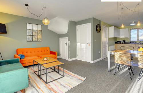 LARGE 4 Bedroom Semi-Detached House Sleeps 7 By Klarok Short Lets & Serviced Accommodation - Foto 15