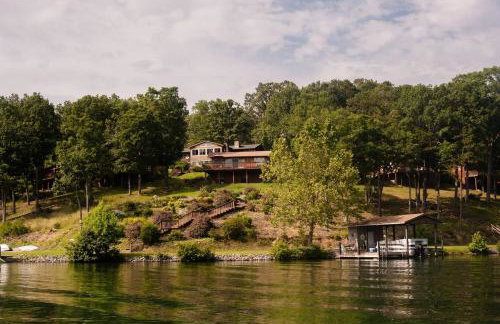 Lake Escape to an Elegant 4 Br Home - Foto 12