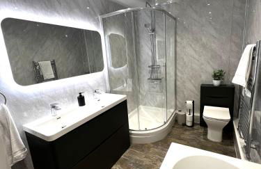 Smugglers - Sea Front - Parking - Sea Views - Balcony - 2 luxury kingsize beds - Foto 15