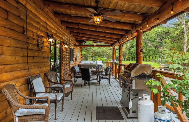 The Bigwood Cabin by Avantstay Hot Tub, Firepit, Pool Table, Private Yard - Photo 63