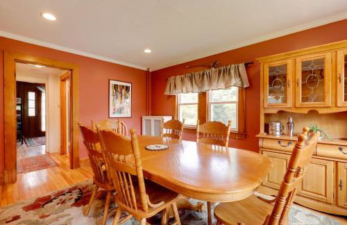 Franconia Escape on Half Acre w/ Fire Pit & Deck! - Foto 8