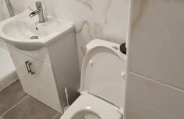 F2 ou F3 ,appartement climatisé neuf, magnifique vue sur mer et aéroport, proche tram et gare sncf 1 min,aéroport 3 minutes, 3 rooms, new AC apartment, magnificent sea and airport views, close to tram and SNCF train station 1 min, airport 3 min - Foto 12