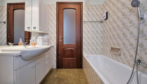 La Stellata by Apartments To Art - Foto 5, towels, Shower