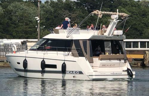 2BR Heated Yacht, Lymington Centre, Beautiful View - Photo 25