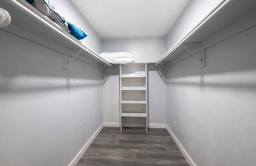 Family Fun Ping Pong BBQ Walk to Park Nearby - Photo 15