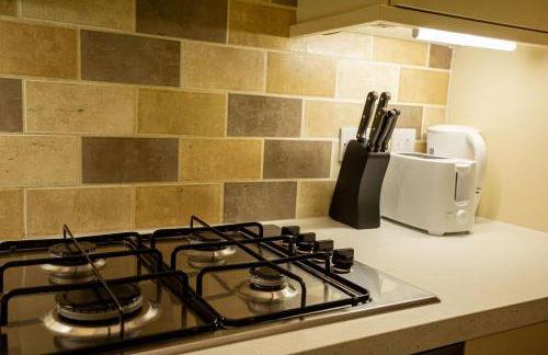 Modern Spacious 2 Bed Apartment Wolverhampton with Free Secure Parking - Photo 12