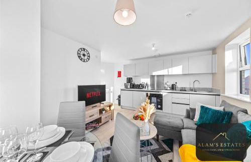 Spacious 2-Bed House, Free Parking, Fast Wi-Fi, Netflix, Contractors Welcome - Photo 1