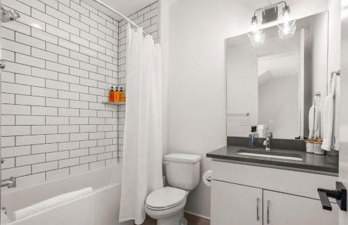 CHARM Near Broadway in Walkable 8th Ave S - Foto 32