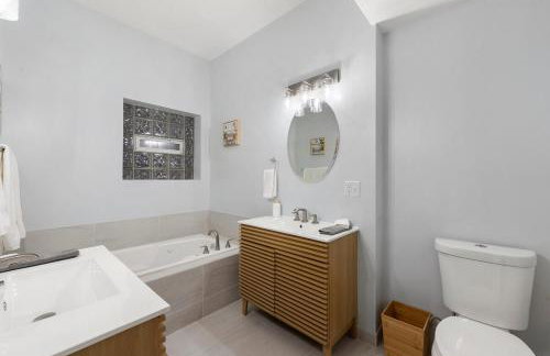 Stylish 2BR Walk to Rush UIC 10 Min Downtown Chicago Free Parking Wifi - Foto 28