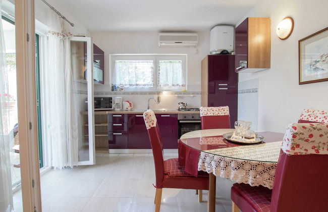 Holiday Apartment With a Private Terrace & Hot Tub, Near the Beach - Foto 8