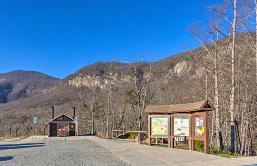 Lake Lure Log Cabin with Grill, Near Hiking! - Foto 34