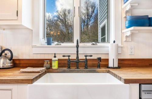 Updated 1900s Home with Fire Pit - Pet Friendly - Foto 3