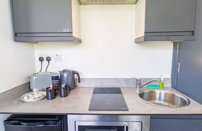 Spacious 1-bed Studio in Birmingham - Photo 6