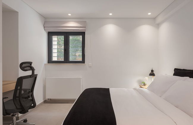 Athenian Riviera Secluded Apartment - Photo 4