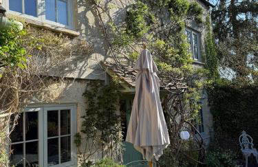 Charming Escape - Dog-Friendly Writer's Stone Cottage in the Stroud Valleys - Photo 27