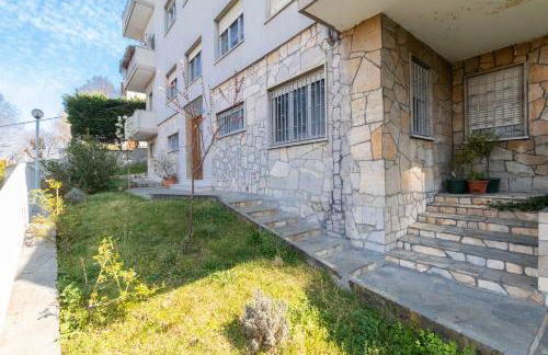 GuestHost - Charming apartment with parking! - Photo 32