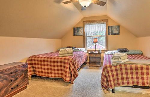 Secluded Birnamwood Cottage with Deck and River Views! - Foto 15