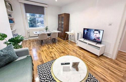 Stylish 2-Bedroom Apartment in Maida Vale near Little Venice & Paddington by NourNest Apartments - Foto 1
