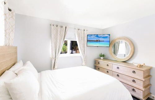 Coastal Farmhouse with mini Golf, Private Beach &Spa - Photo 10