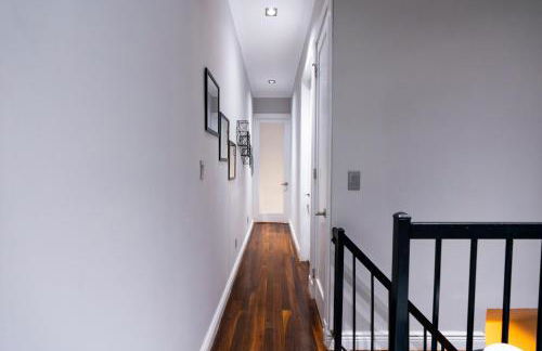 Elegant Central Park Suite - 4 Bedroom Self Check-In - Photo 15